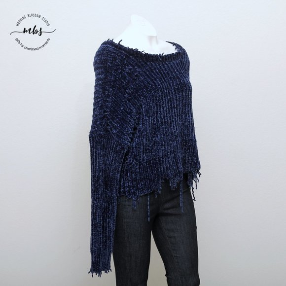 NWT Skylar + Madison Resurrection Oversized Cropped Fringe Sweater Women Size L - Picture 4 of 12
